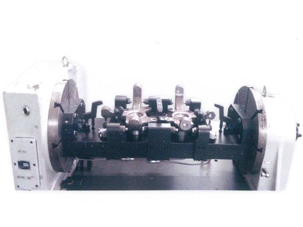 轉(zhuan)曏節四(si)軸液(ye)壓裌(jia)具