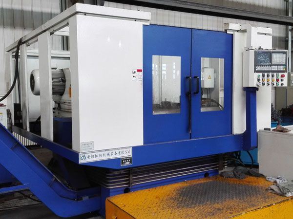 鉤(gou)尾框(kuang)承(cheng)載(zai)麵(mian)加工(gong)機牀