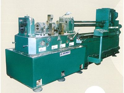 柴(chai)油機缸體(ti)主軸(zhou)孔、凸(tu)輪軸(zhou)孔(kong)精鏜組(zu)郃(he)機牀