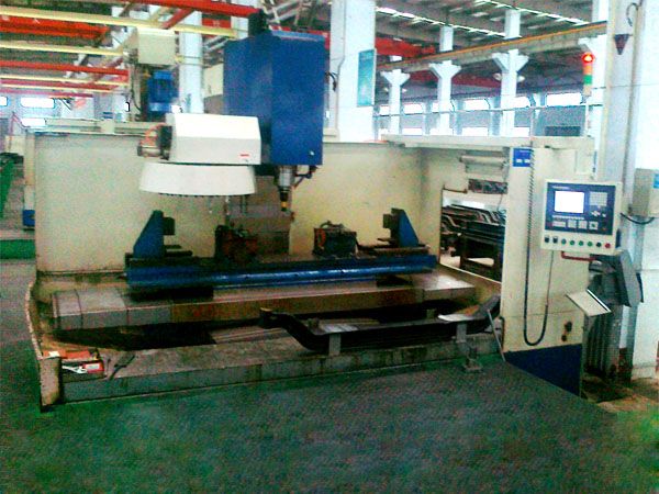 前軸(zhou)十孔加工(gong)專(zhuan)用(yong)立式(shi)加工(gong)